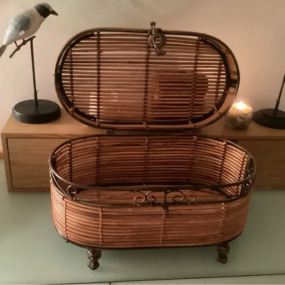Rattan Large Storage Basket 18 Wide x 10 high x 9 wide.Very good condition